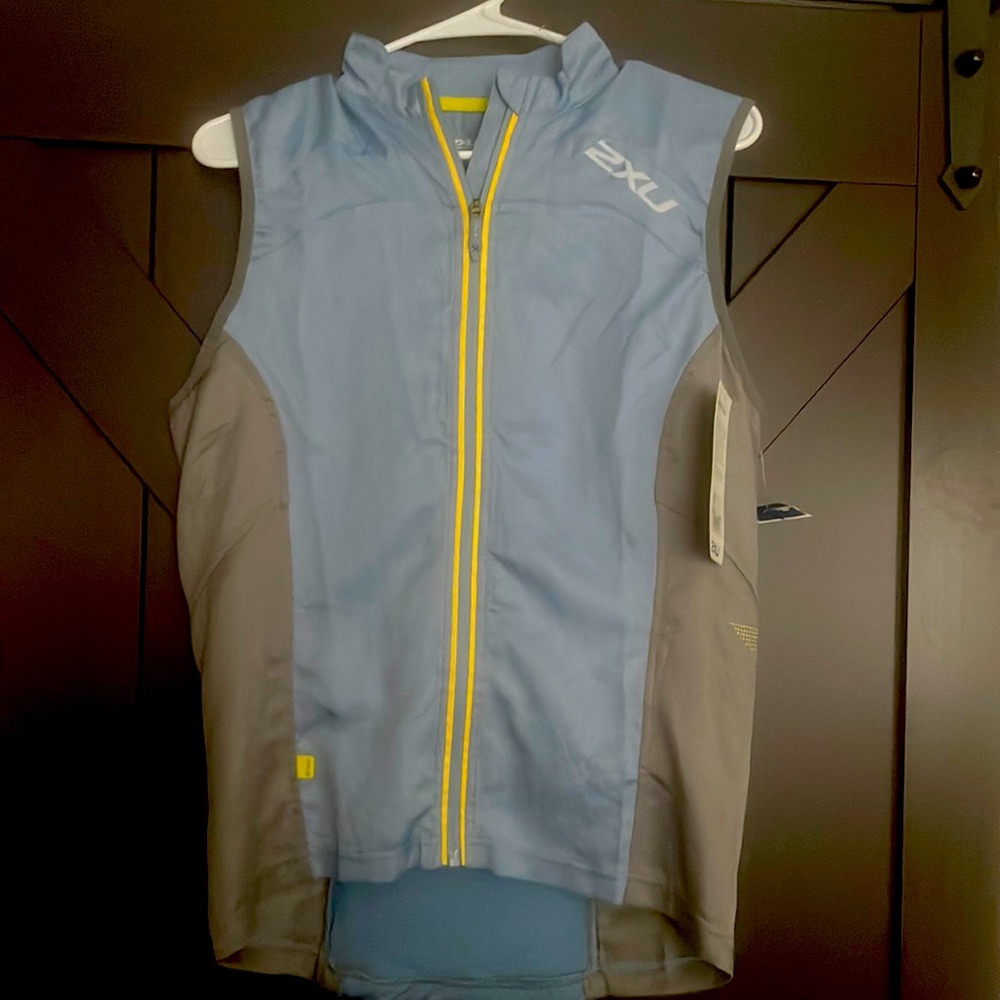 2XU vapor mesh cycle vest nwt size small